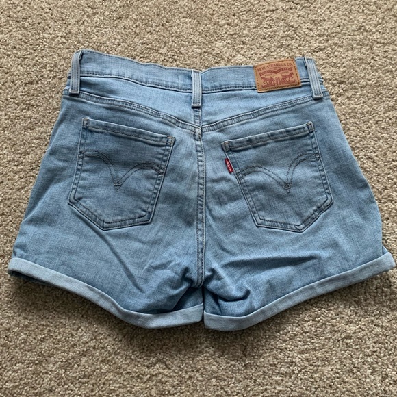 Levi’s Mid Length Shorts - Picture 2 of 3